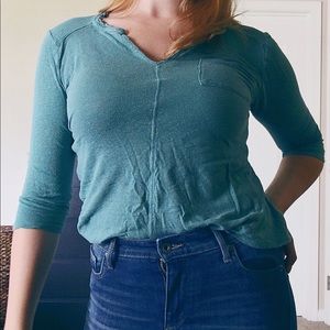 Sea foam linen one pocket top 3/4 sleeve v-neck